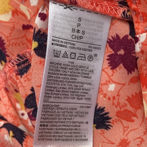 Gap floral peplum blouse with flutter sleeves. - Picture 7 of 12